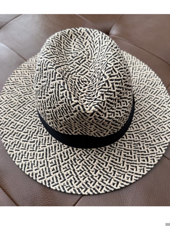 LOFT Accessories - LOFT Black and Cream Patterned Straw Hat